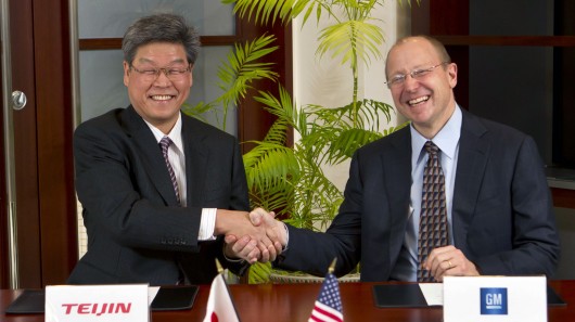 Teijin Senior Managing Director Norio Kamei (left) and GM Vice Chairman Steve Girsky shake...