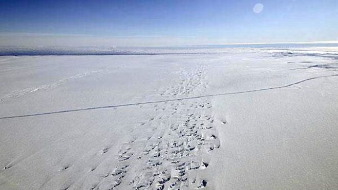 Operation IceBridge spies rift in glacier