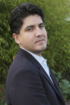 Bitter Fight to Determine Who Is an American Indian Turns to DNA Testing LO RES FEA Photo DNA Testing 04 SHerman Alexie hi gt 56513732 270x405 Bitter Fight to Determine Who Is an American Indian Turns to DNA Testing