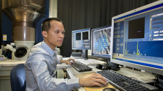 Wei-Fu Chen examines the atomic structure of the platinum alternative electrocatalyst