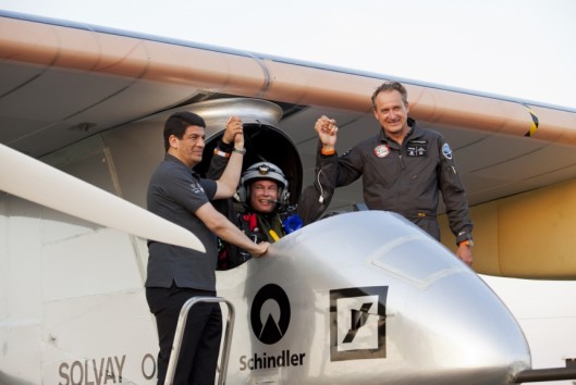 Bertrand Piccard, Mustapha Bakkoury (President of Management Board of MASEN) and Andr� Bo...